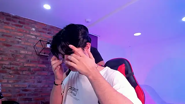 HotThreesoome online show from March 25, 12:41 pm