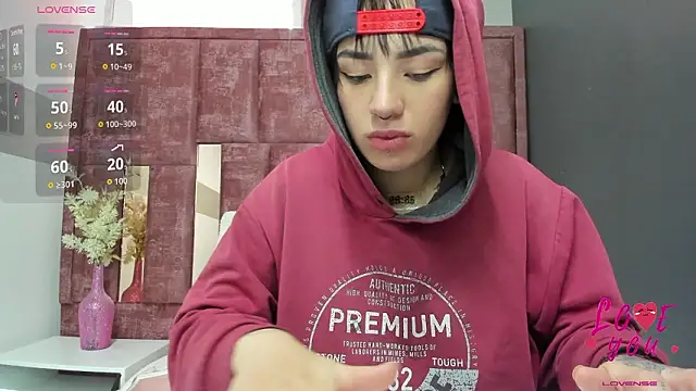 Kiara Fox   online show from March 5, 8:15 pm