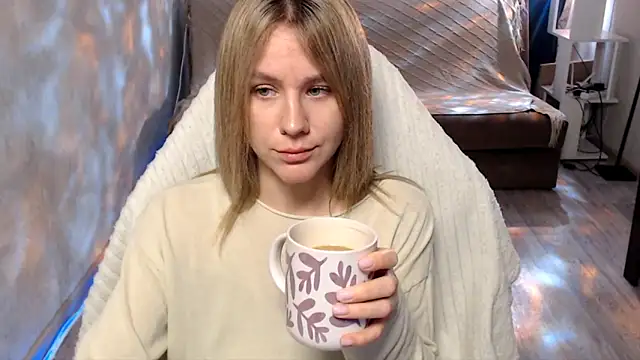 MiaBun1 online show from March 12, 5:43 am