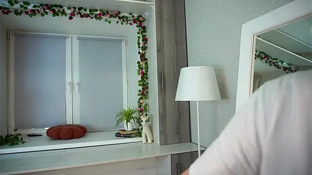 SolBurri online show from December 21, 1:43 am