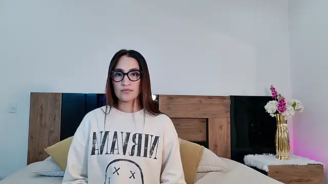 LucyHanks online show from April 8, 11:56 am