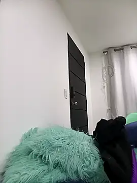 ivonneeldk online show from December 17, 5:22 am