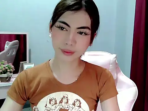 Ur hottestdella online show from January 14, 7:02 am