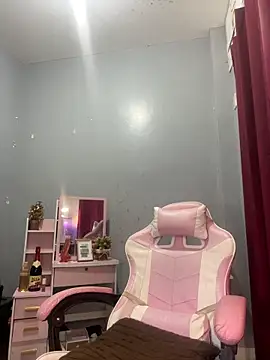 Ur hottestdella online show from February 26, 7:13 pm