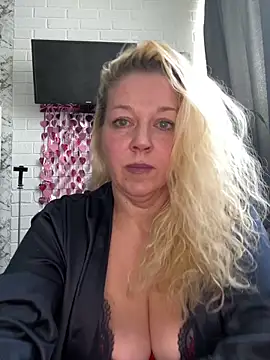 JenniferCarmen online show from February 24, 8:02 am