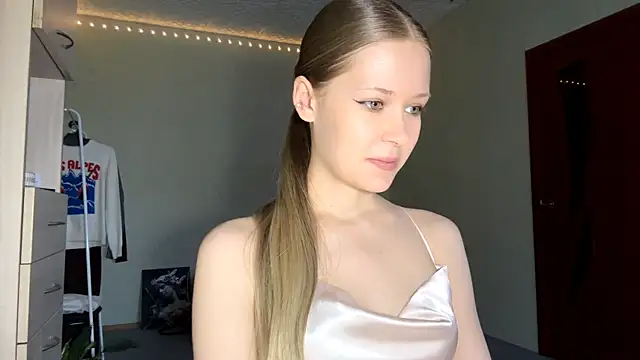 ZaidaSchwarten online show from February 20, 5:28 am