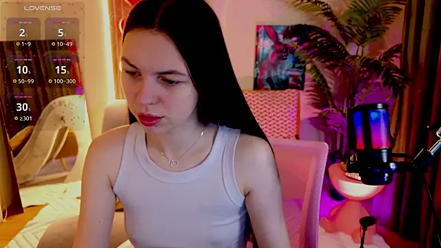 MaxinCarroll online show from March 7, 7:15 am