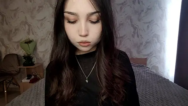 Qwami Amie online show from April 13, 7:42 am