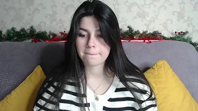 KisaModel online show from February 1, 7:45 pm