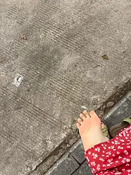 qwe522522 online show from April 18, 3:42 am