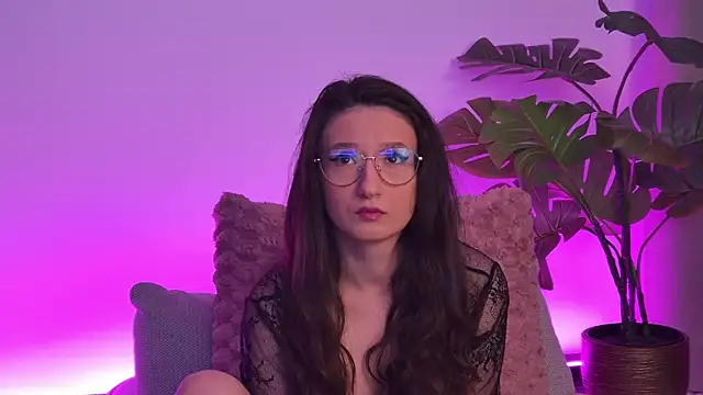 TheaMalekoo online show from April 9, 6:30 am