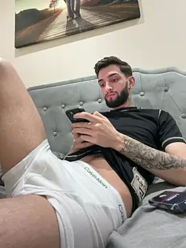 Juliann69Ramiro online show from February 27, 9:47 pm