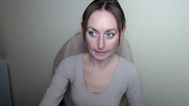 LiaSeass  online show from April 16, 12:16 pm