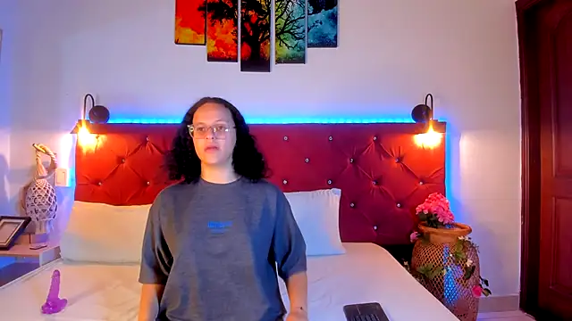 Trixye Moon online show from December 16, 4:40 am