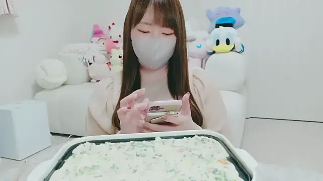 yuyuchan   online show from March 11, 11:14 am