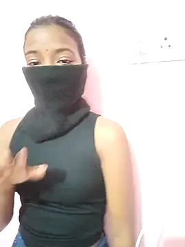 Shivani66 online show from December 14, 3:40 pm