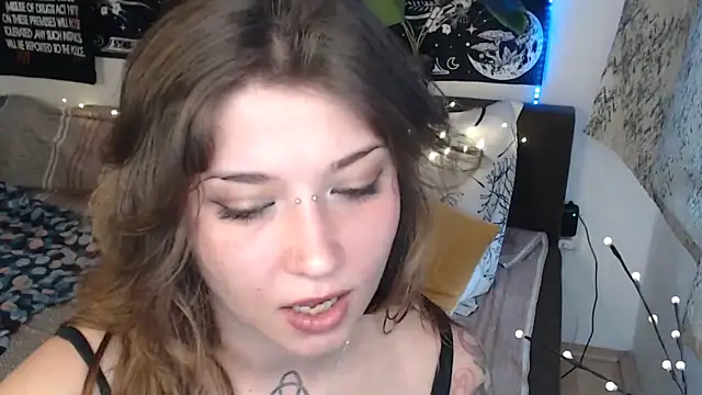 AlienforTwenty online show from March 22, 9:48 am