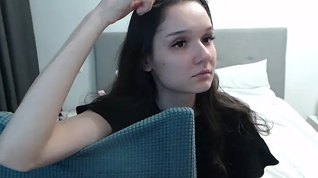 LiaBright online show from December 18, 5:07 pm