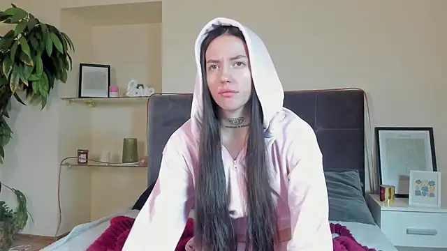 AdrianaCult online show from February 9, 6:15 am