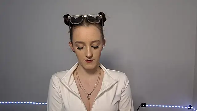 LisaBoddy online show from January 16, 9:00 pm