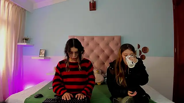 Briar y Blair online show from December 19, 1:47 pm