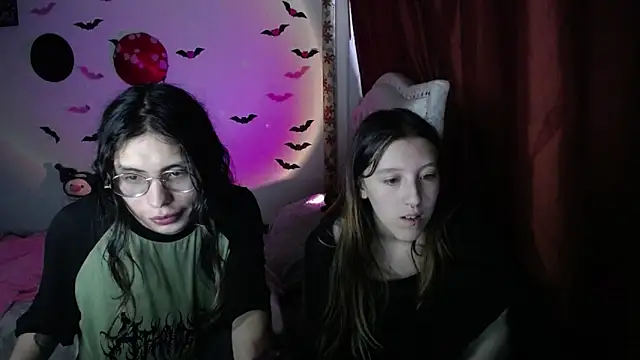 Briar y Blair online show from April 14, 9:15 pm