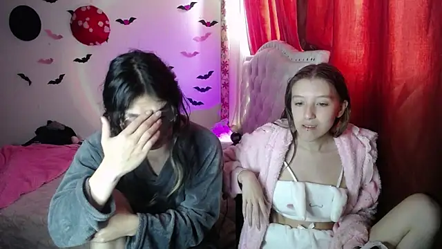 Briar y Blair online show from April 8, 3:36 pm