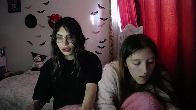 Briar y Blair online show from April 15, 8:53 pm