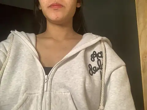 Bitsy2004 online show from December 18, 4:12 pm