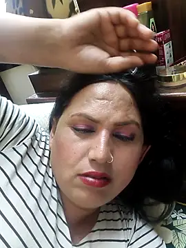 Hotmylips online show from April 15, 8:20 pm