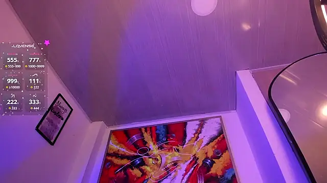 Violet Blazee online show from February 14, 7:05 pm