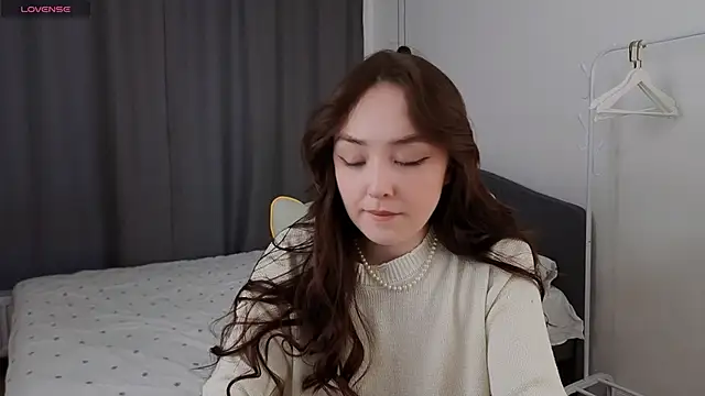 fallin lovee online show from March 6, 1:28 pm