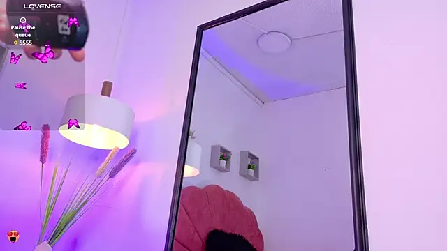 Luna Blumer online show from February 16, 7:25 pm