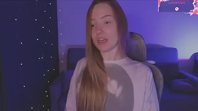 Mollylon online show from December 22, 2:31 pm