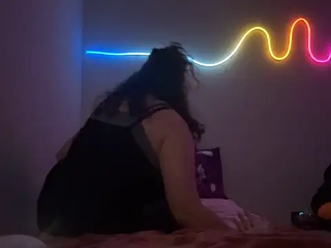 LushLaniii online show from April 2, 9:18 am