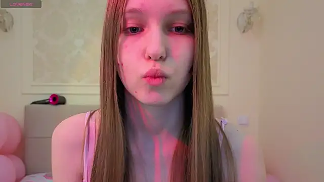 Alllura online show from February 18, 11:37 pm