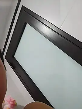 -Lovely-y online show from April 15, 4:24 am