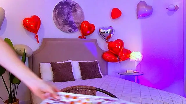 EmeraldGlow online show from February 14, 3:03 pm