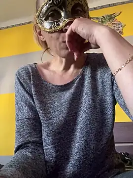 SexyMamiVee online show from April 7, 3:03 pm