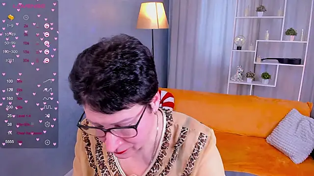 JennyMons online show from February 5, 9:01 am