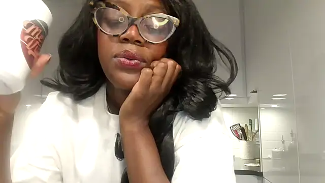 taliablackrose online show from March 11, 1:32 am