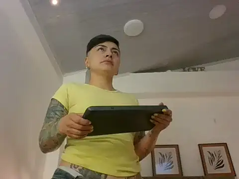 kat paradise online show from February 20, 11:45 am