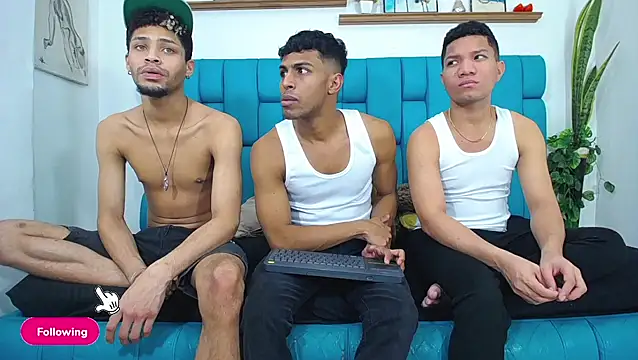 Interracial Snow Bunny online show from April 18, 9:26 pm