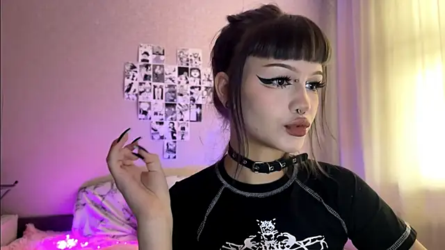 dieonisiaaaa online show from January 18, 8:21 am