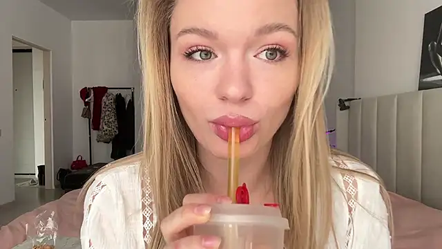 Missfit  online show from January 11, 8:41 am