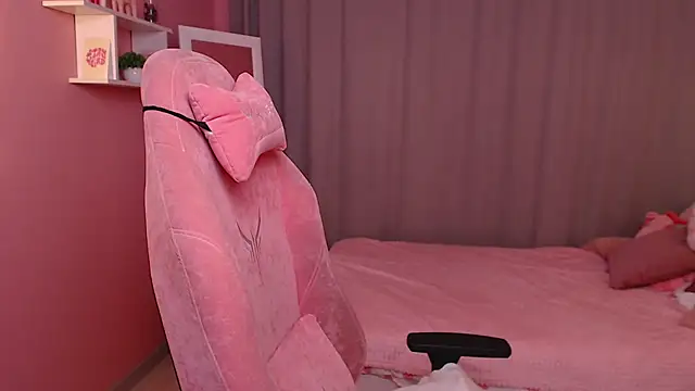 Haya Harareet online show from February 11, 7:43 am