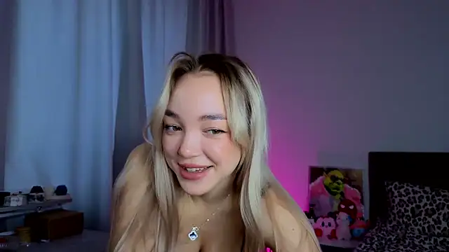 ChrissBerry online show from March 15, 3:41 am