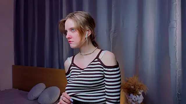 RennaHettes online show from March 12, 1:19 am