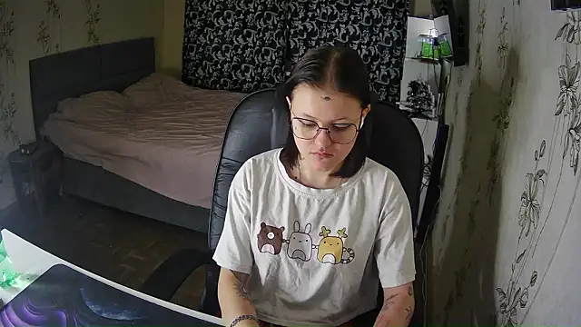 Withbeautyeyes online show from January 18, 2:13 pm