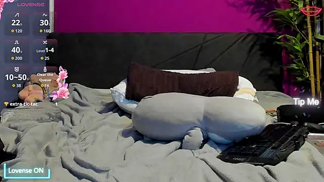 leeahnoirr online show from January 9, 1:21 am